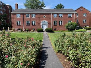 34 Hammond Pond Pkwy APT 3, Newton, MA 02467