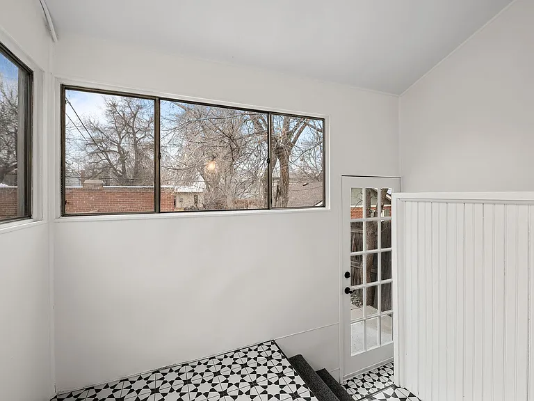 569 S Pearl St — Photo 13
