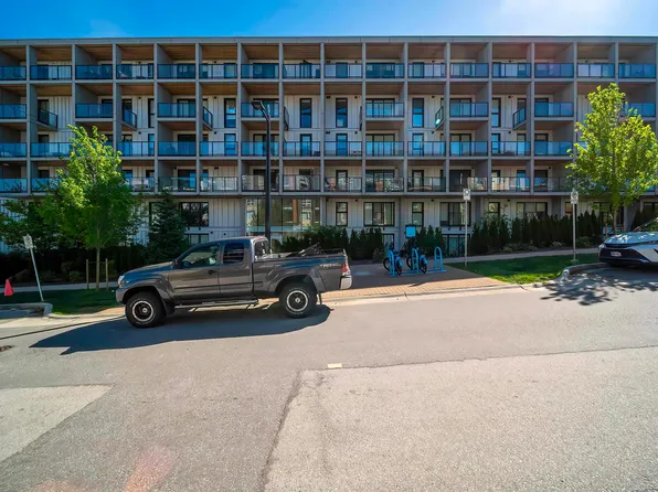 9888 University Cres #307, Burnaby, BC V5A 0G4