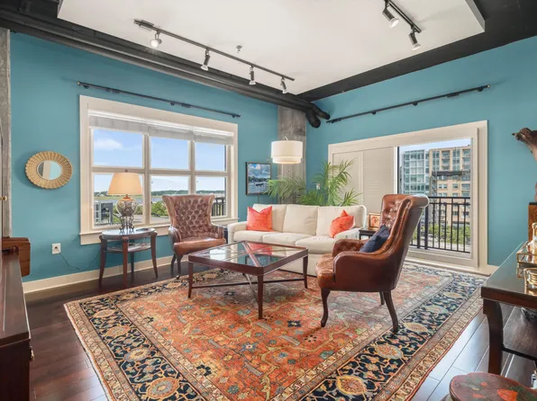 150 Bee St APT 703, Charleston, SC 29401