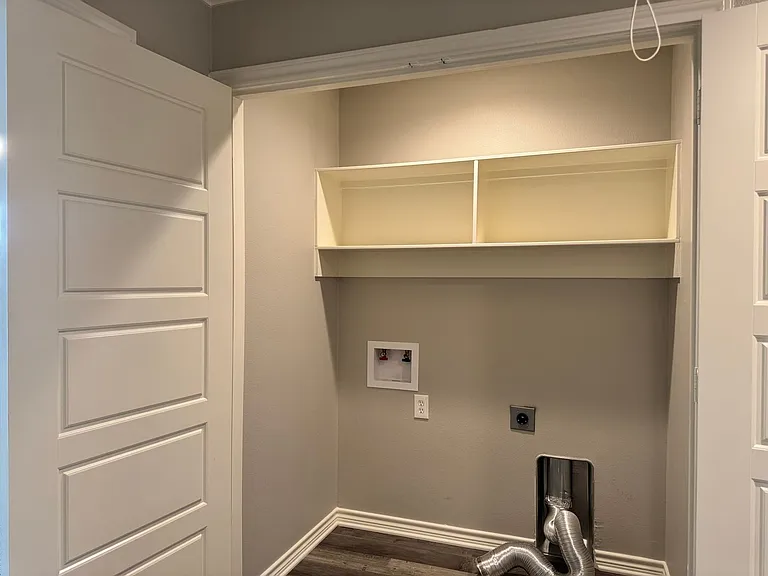 1655 S Kennedy Ave — Photo 14