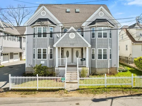 224 Pleasant St #A, Lowell, MA 01852