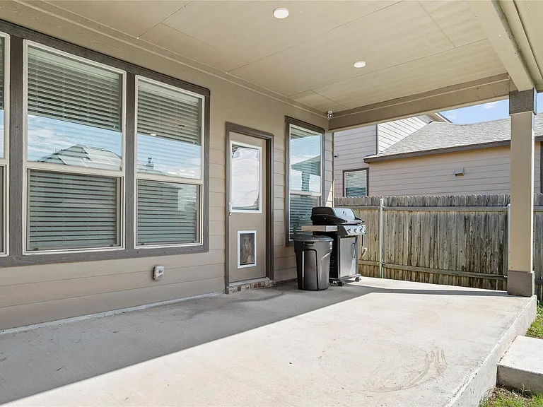 13921 Abraham Lincoln St — Photo 8