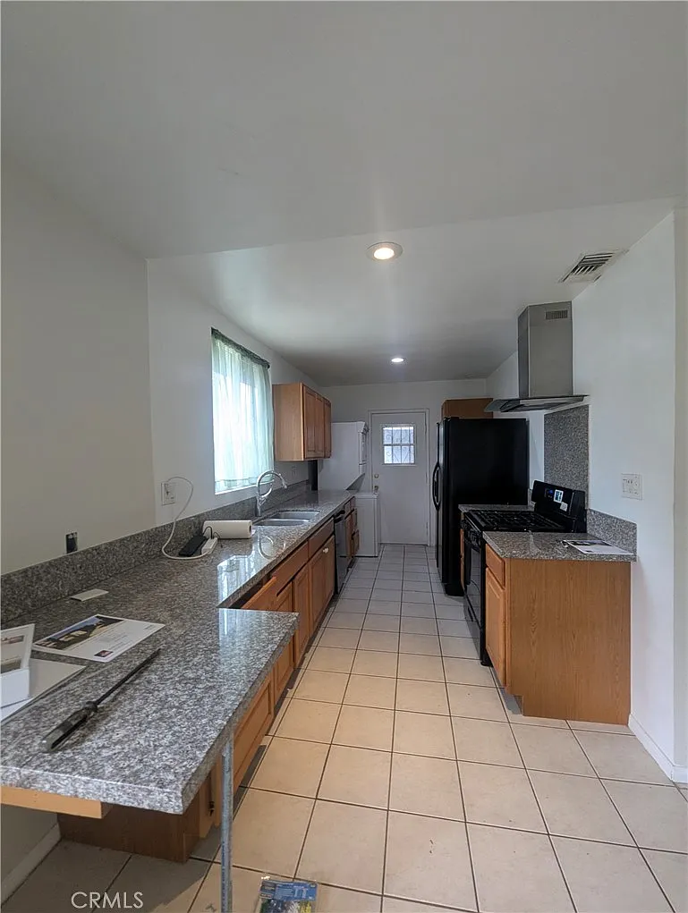 3 bed, 1026 sqft, $2,800 — Photo 2