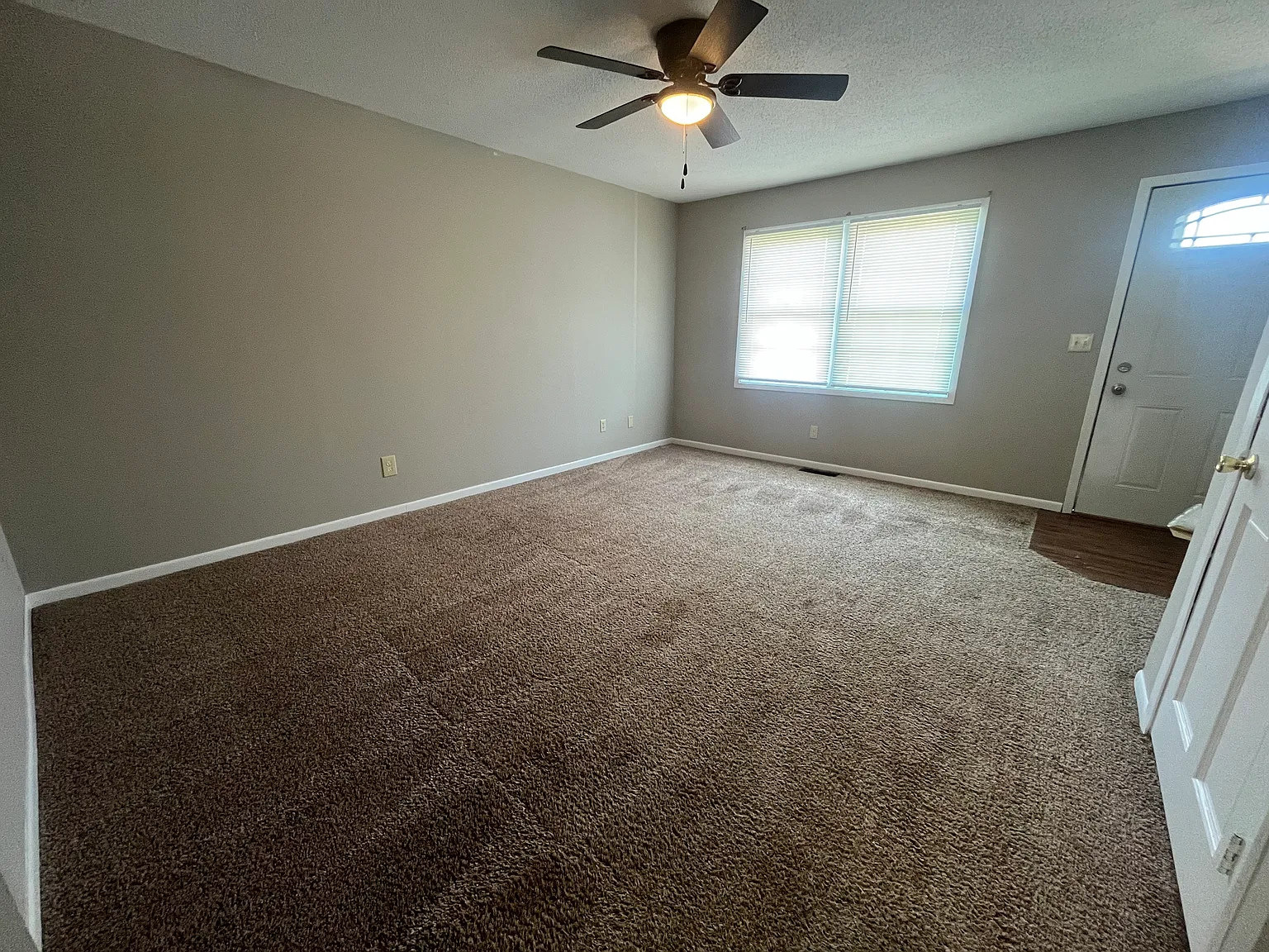 3 bed, 1000 sqft, $1,000 — Photo 3