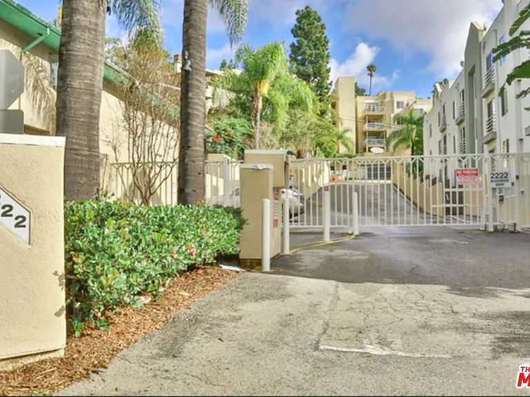 2222 N Beachwood Dr #302 — Photo 46