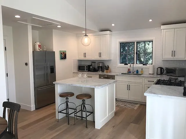 2 bed, 1150 sqft, $4,800 — Photo 2