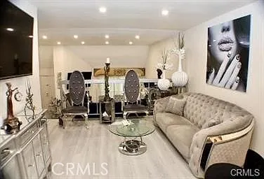 3 bed, 1651 sqft, $3,599 — Photo 3