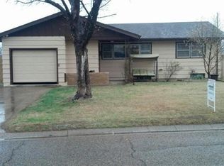 1527 N Fairview Ave, Liberal, KS 67901