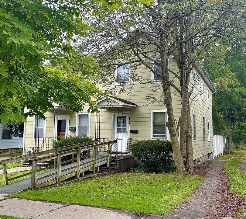 1st image of 209 W Morris St
