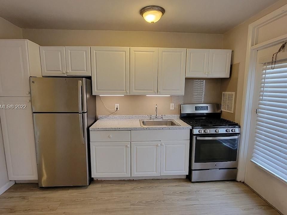 1st image of 441 Collins Ave APT 5
