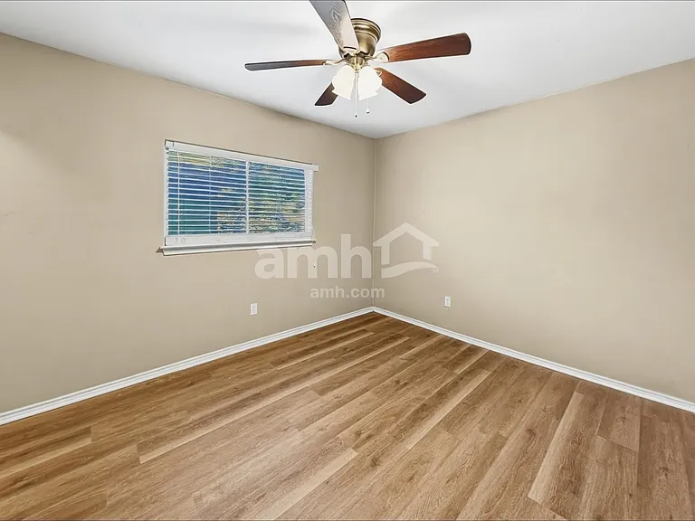 521 Emerald Fields Ln — Photo 12