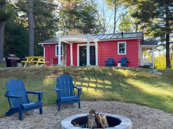 E2932 Moon Lake Ct, Iola, WI 54945