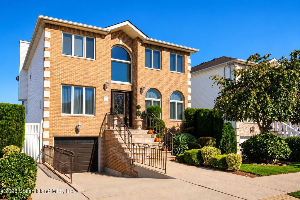 4-bedroom house for sale in Tottenville