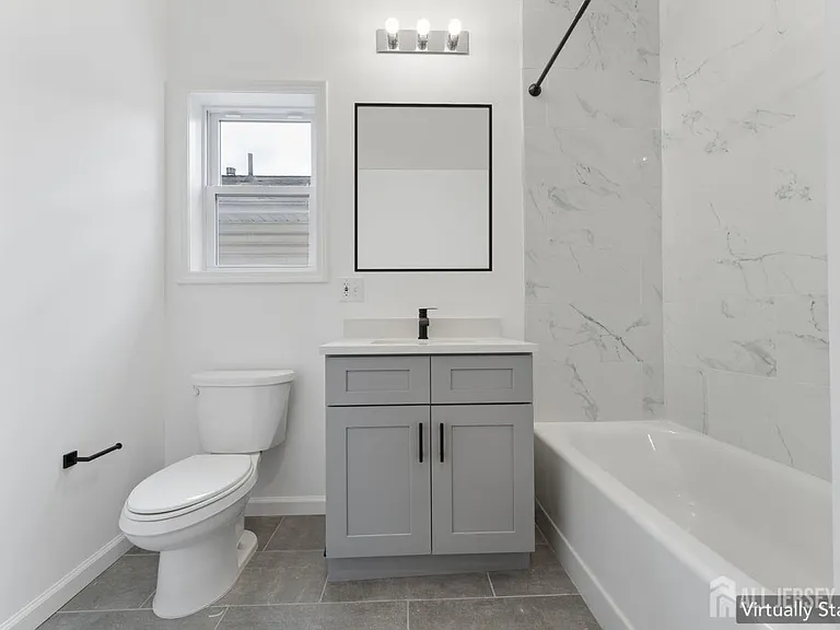 910 Bergen St #1 — Photo 6