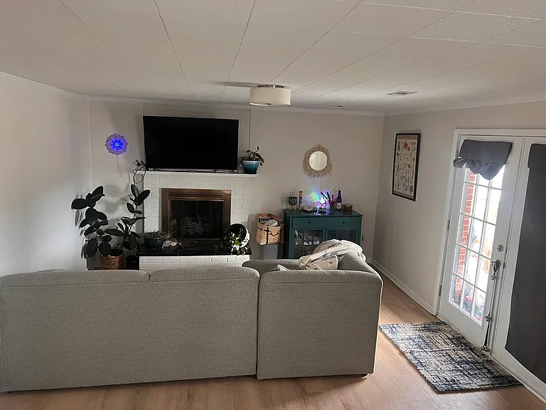 96 Featherstone Dr — Photo 5