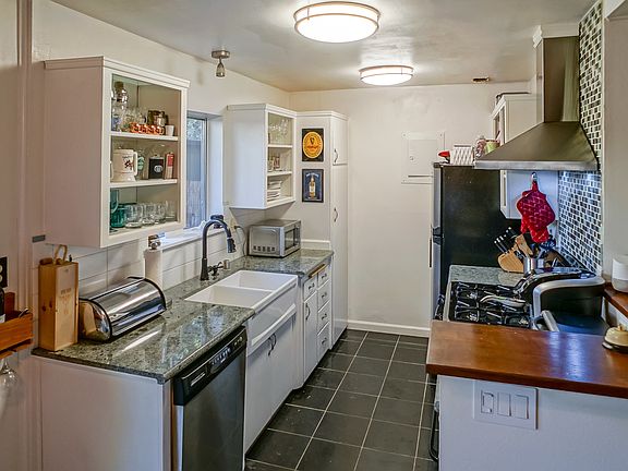 4th image of 11138 Aqua Vista St APT 16