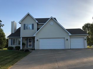 939 202nd Ave, Pella, IA 50219