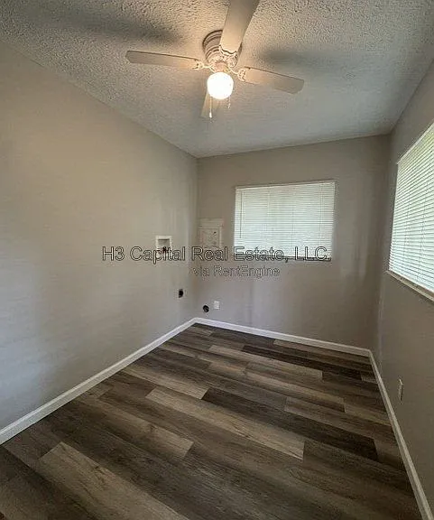 302 Cobb St — Photo 8