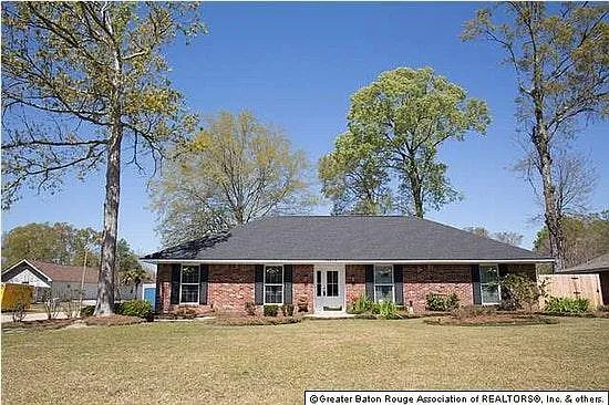 3 bed, 2.5 bath, 2450 sqft, $2,500 — Photo 1