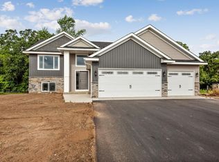 28925 Scenic Dr, Chisago City, MN 55013