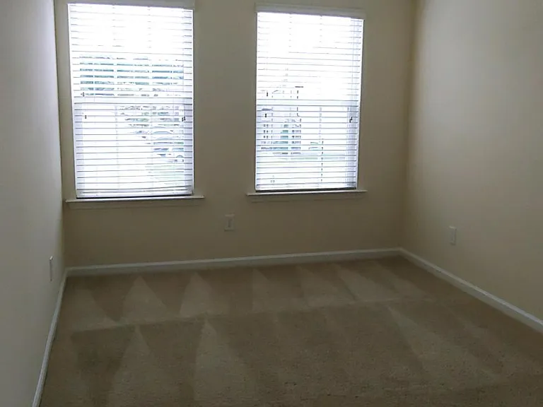 1033 Coldstream Dr — Photo 12