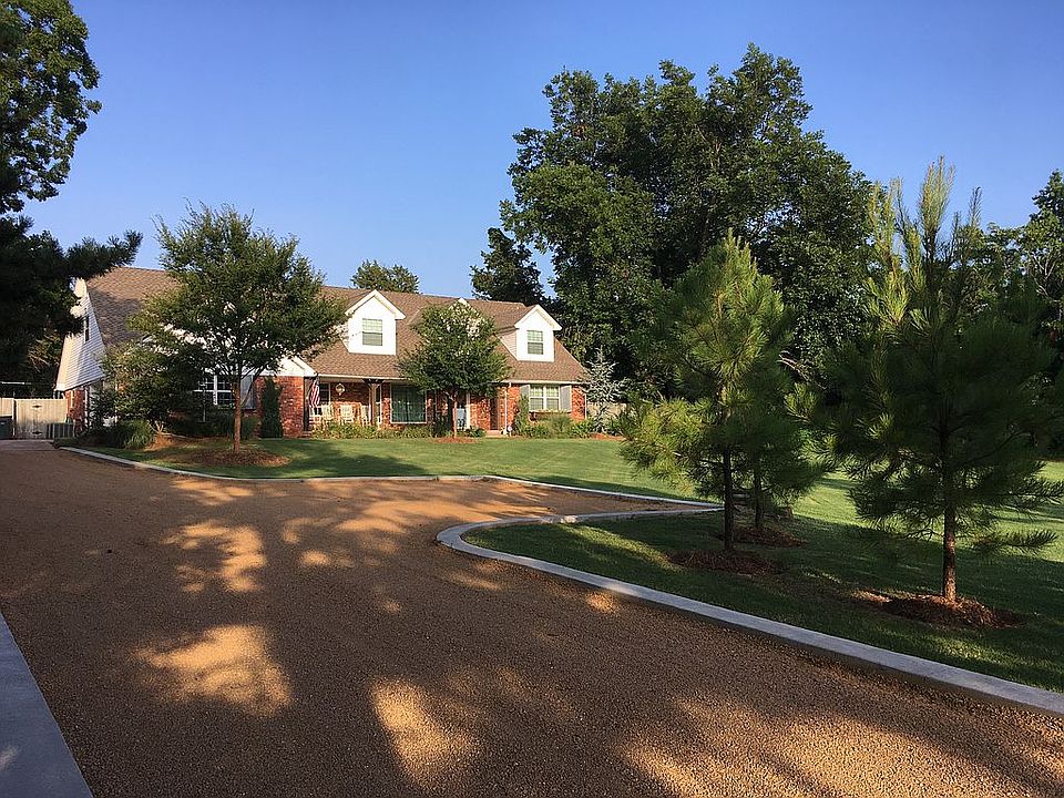 2nd image of 2924 Fisher Rd