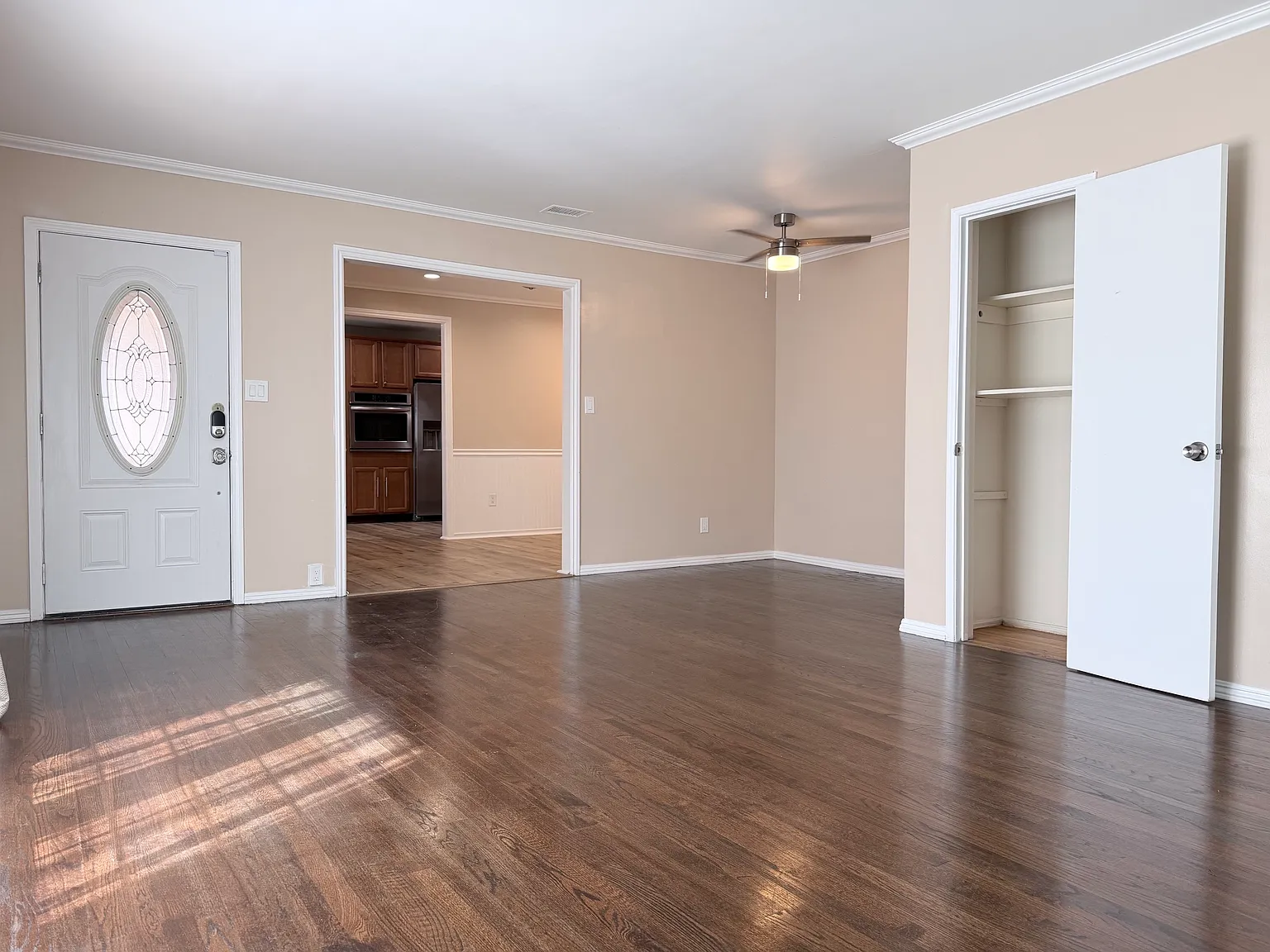 3 bed, 1809 sqft, $4,900 — Photo 3