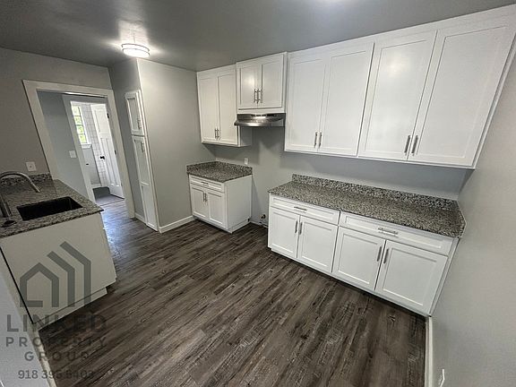 5th image of 3326 E Marshall St APT 6