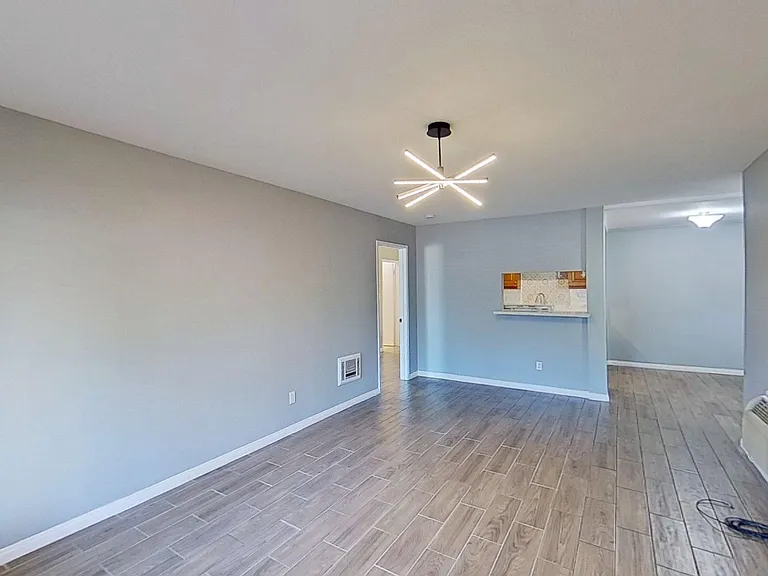 1040 W Macarthur Blvd #45 — Photo 2