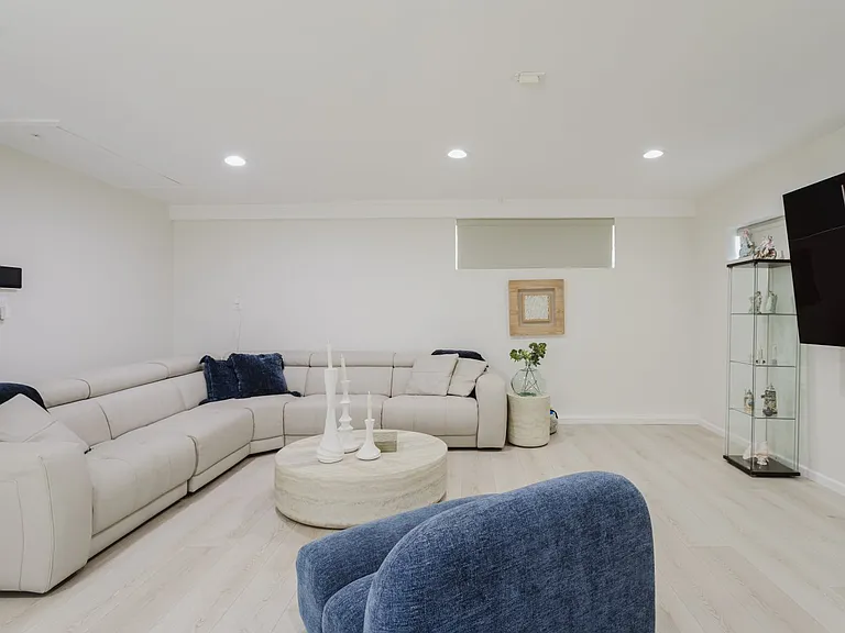 10619 Mather Ave — Photo 34
