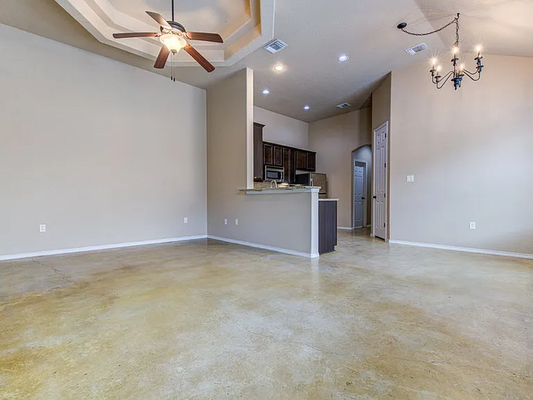 1042 Carolyn Cv — Photo 6