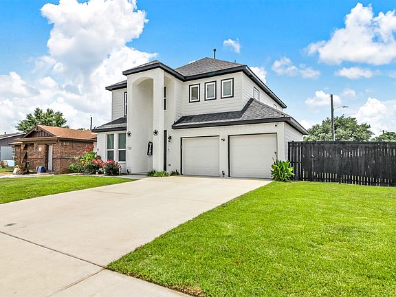 3rd image of 610 Parker Cir