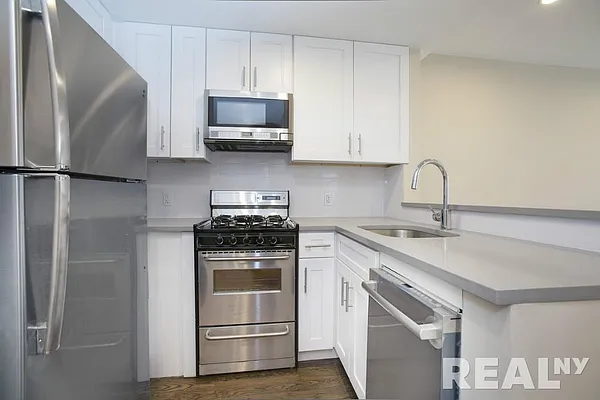 Rented by REAL New York | media 8