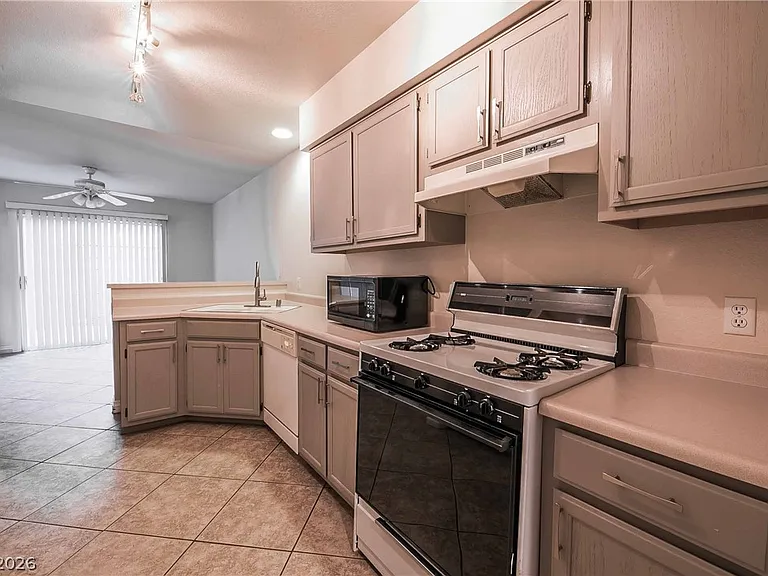 2815 Dawn Crossing Dr — Photo 8