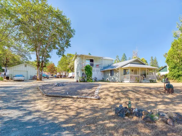2829 Hamilton Ln, Grants Pass, OR 97527