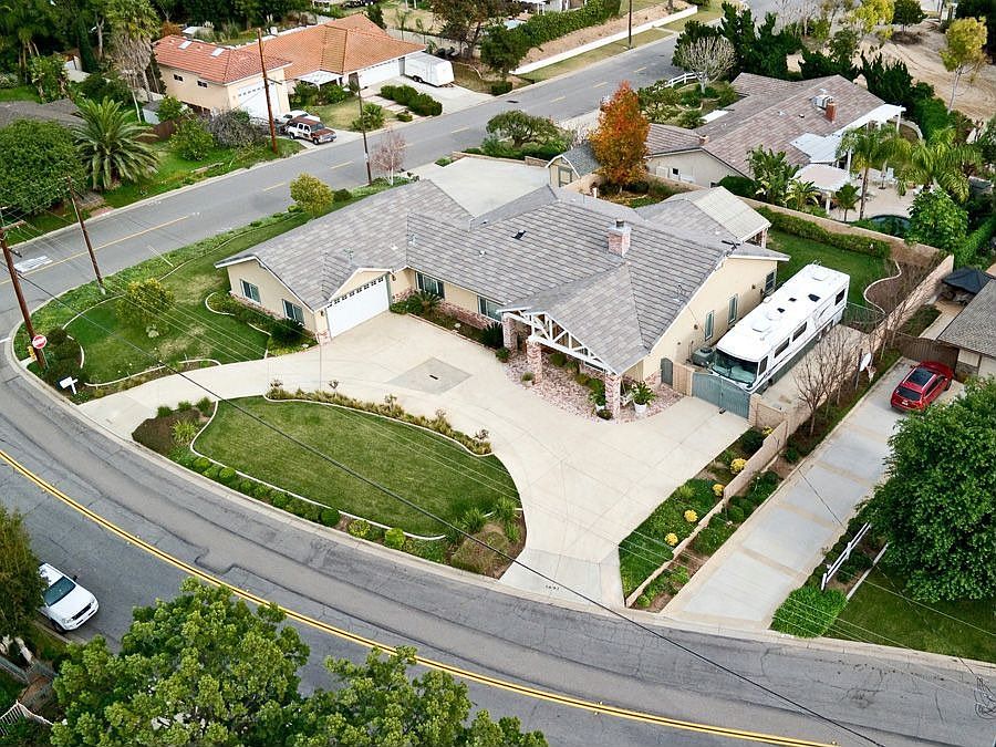 2nd image of 5892 Ohio St