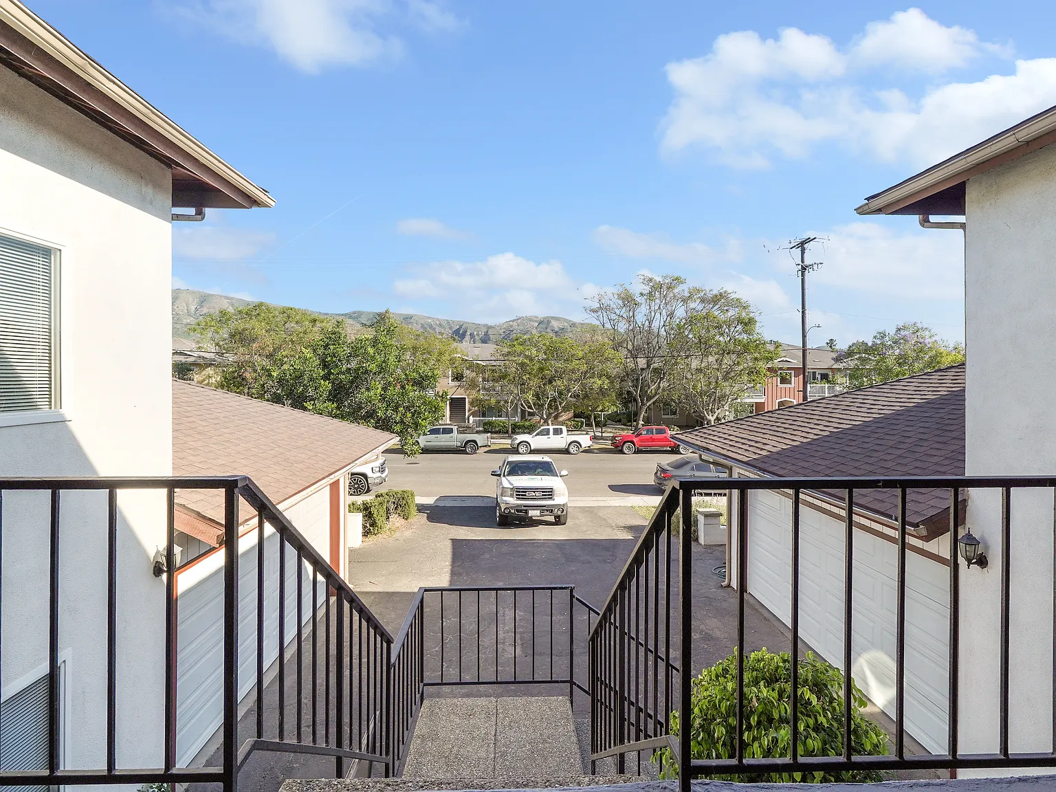 2 bed, 845 sqft, $2,300 — Photo 2