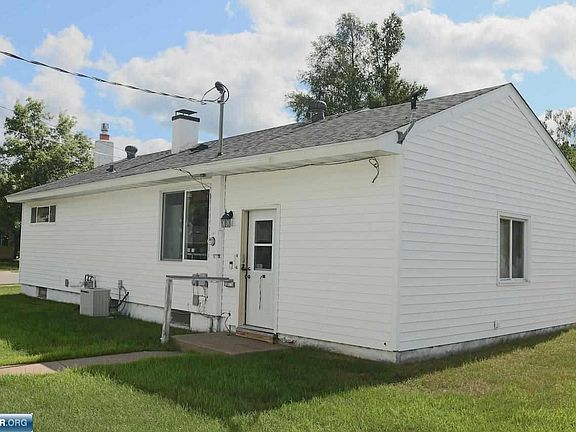 3rd image of 417 Hampshire Dr