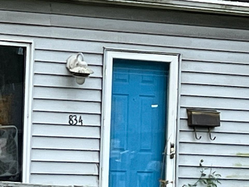 1st image of 834 Davies Ave