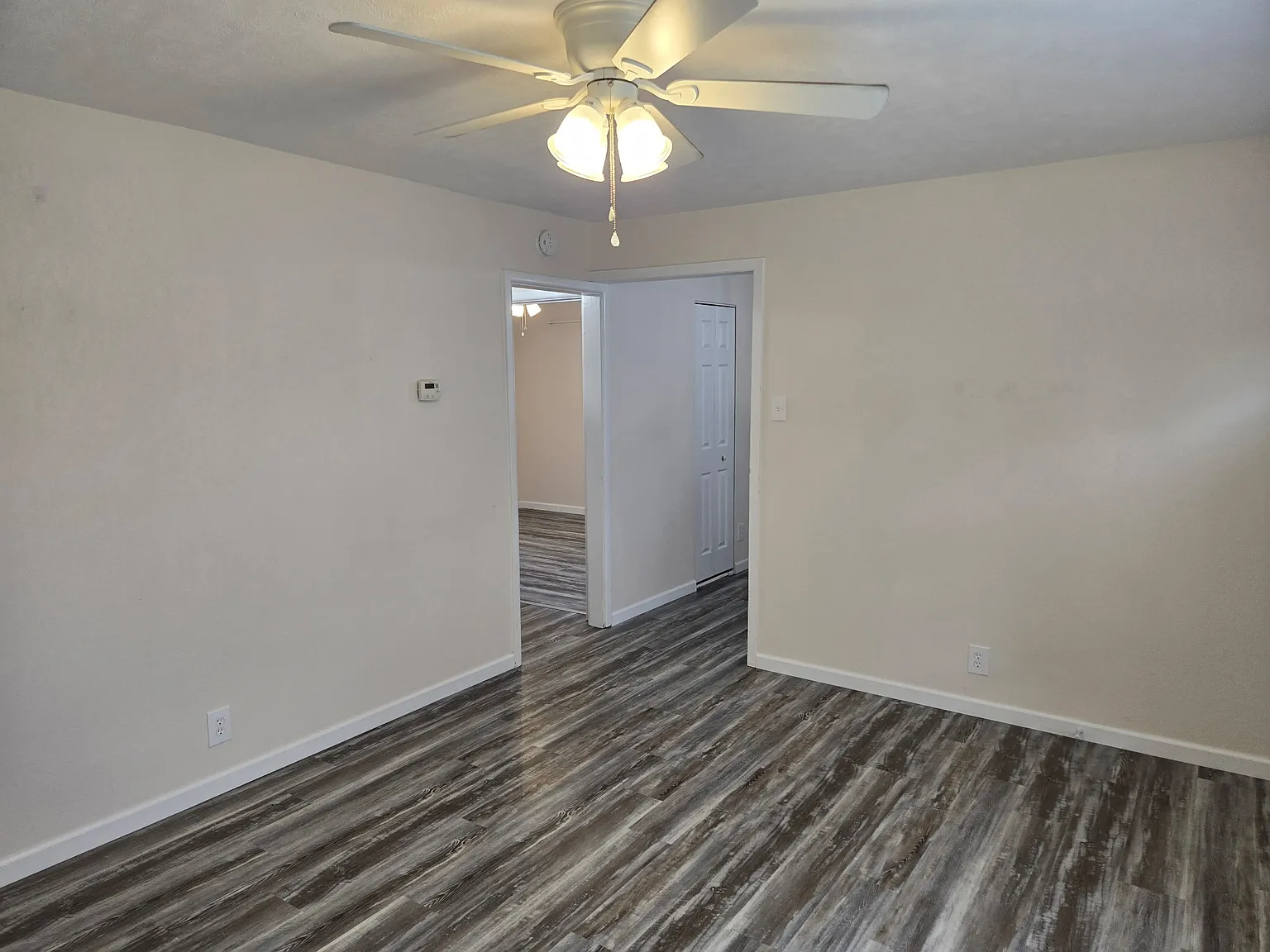3 bed, 975 sqft, $1,125 — Photo 2