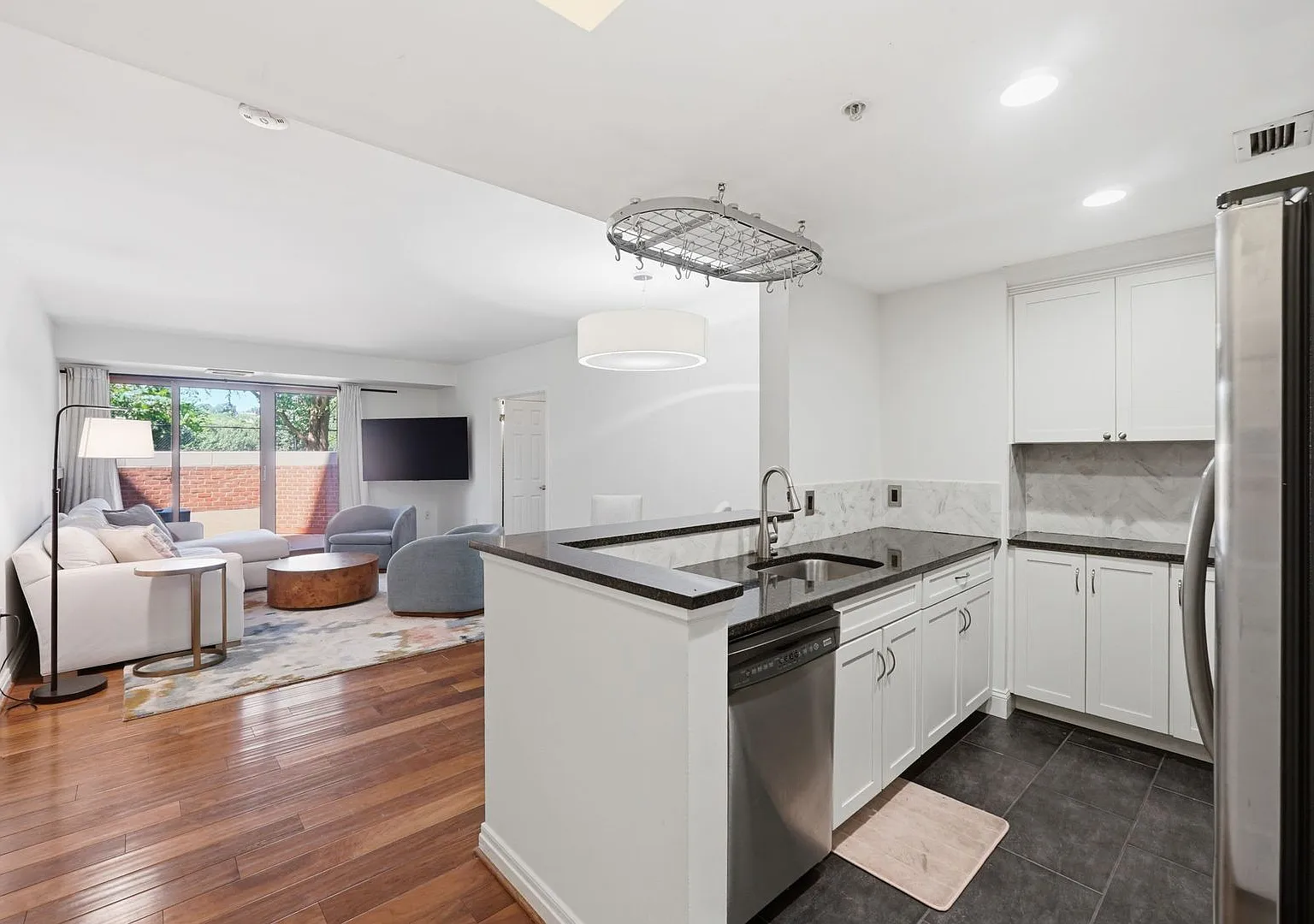 Luxury West End Condo with 400 SF Private Terrace! — Photo 1