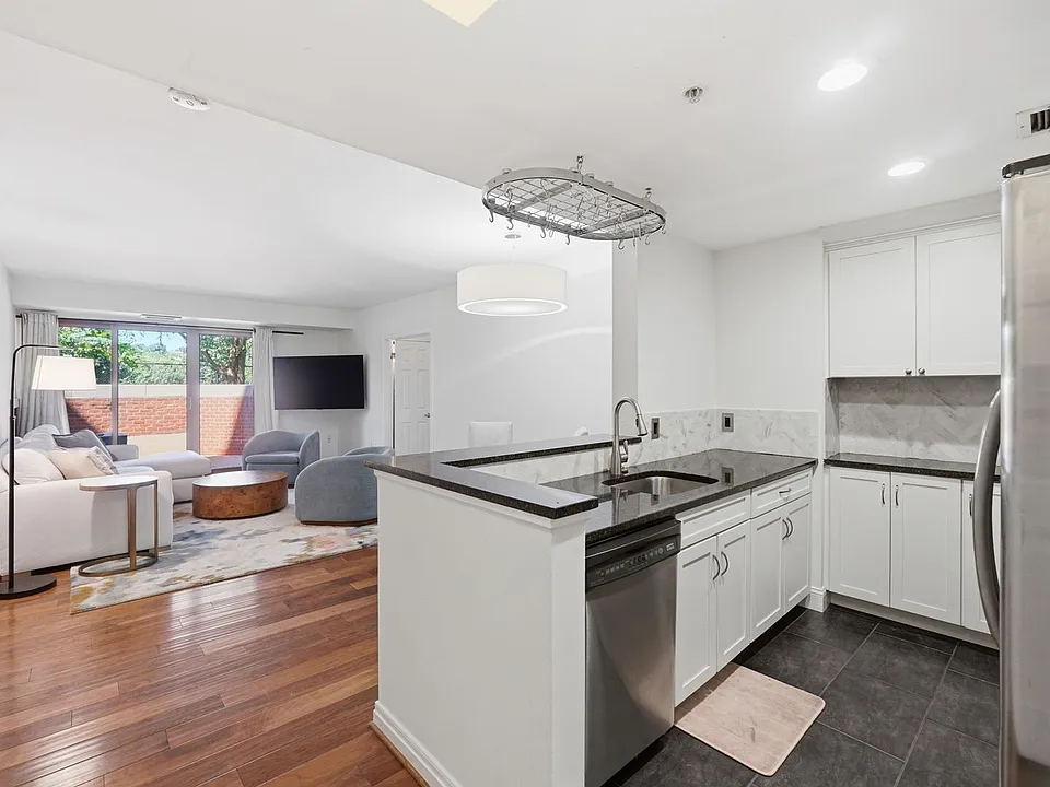 2301 N St NW #101