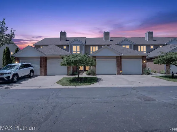 5510 Woodruff Shore Dr #25, Brighton, MI 48116