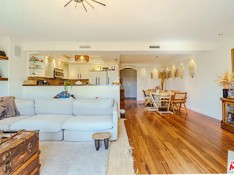 1278 S Camden Dr #301 — Photo 2