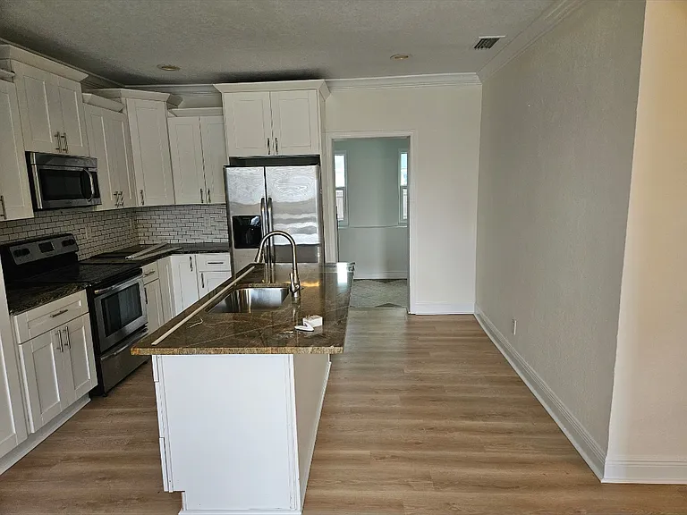 2714 W Palmetto St — Photo 5