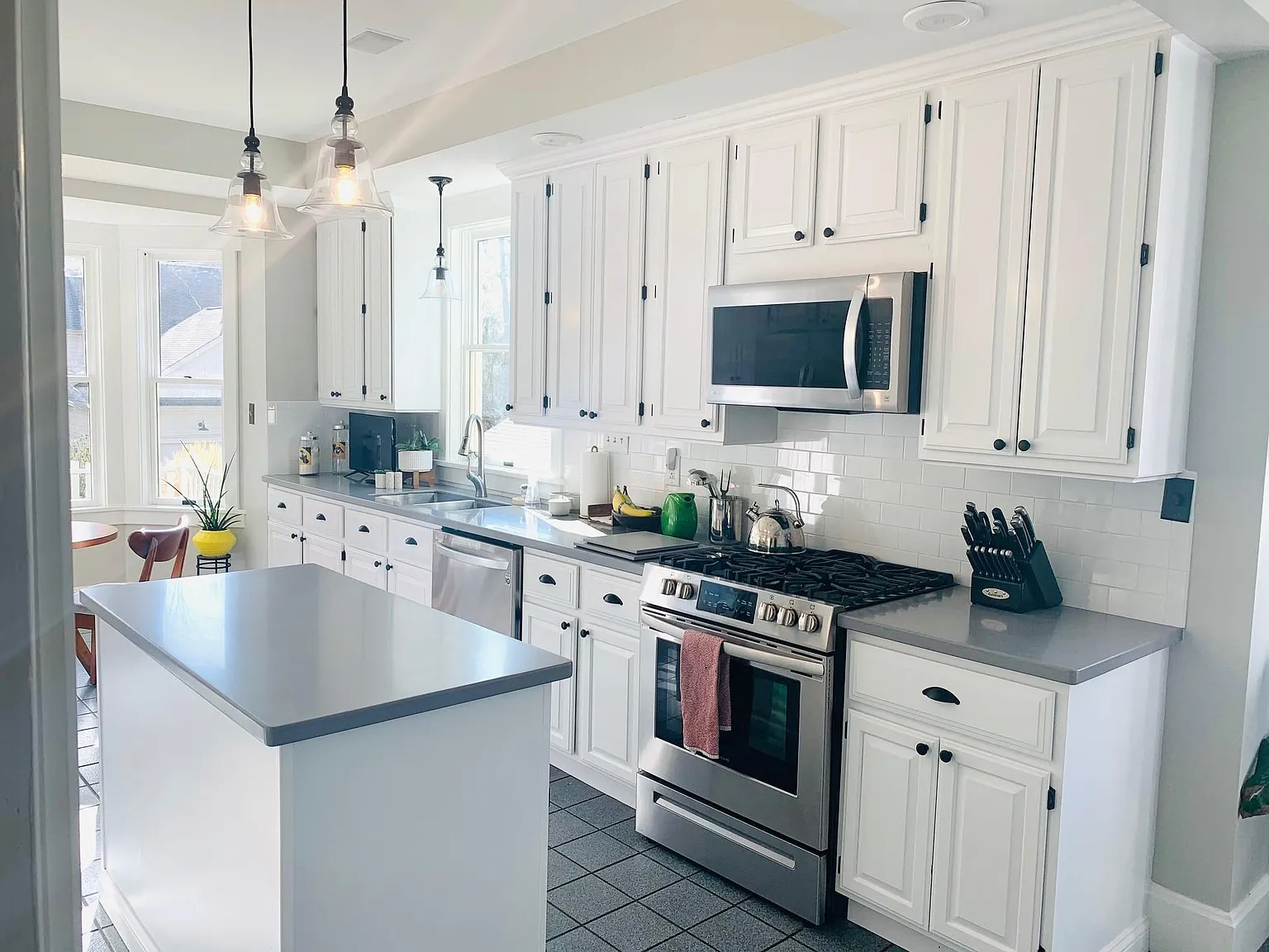 4 bed, 2.5 bath, 2388 sqft, $3,450 — Photo 3