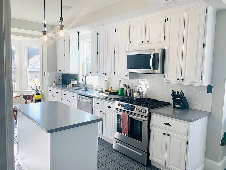 475 W Broadway — Photo 3