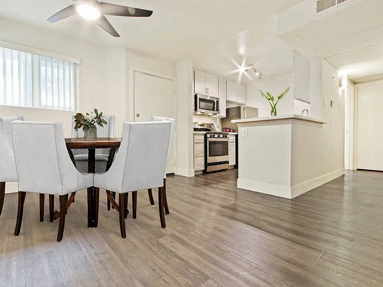 Toluca Lofts — Photo 9