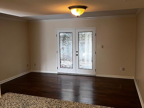 4th image of 3616 Montclair Rd